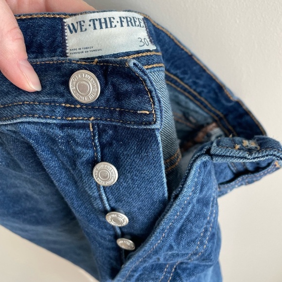 Free People We The Free The Maggie Mid-Rise Straight Leg Frayed Jeans - Size 30 - Picture 5 of 16